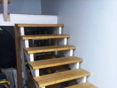деревянная лестница на косоурах