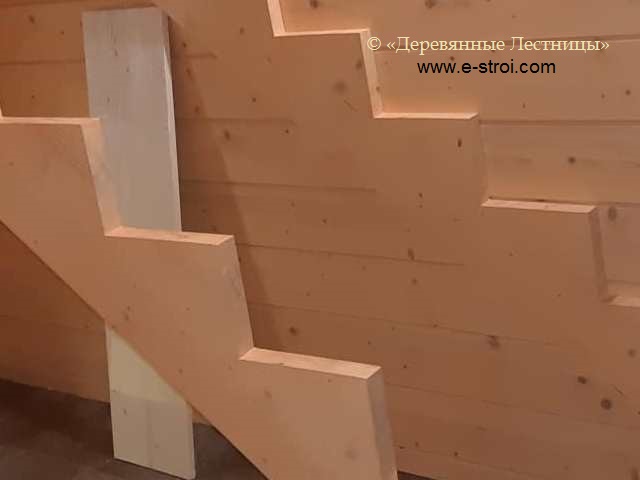 деревянная лестница на косоуре